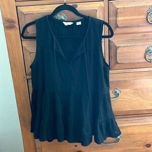 NWOT 11.1.TVLHO Women’s Black Tiered Blouse, Size Medium!